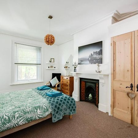 Family Friendly Flat Just Minutes From The Beach! Portsmouth Exterior photo