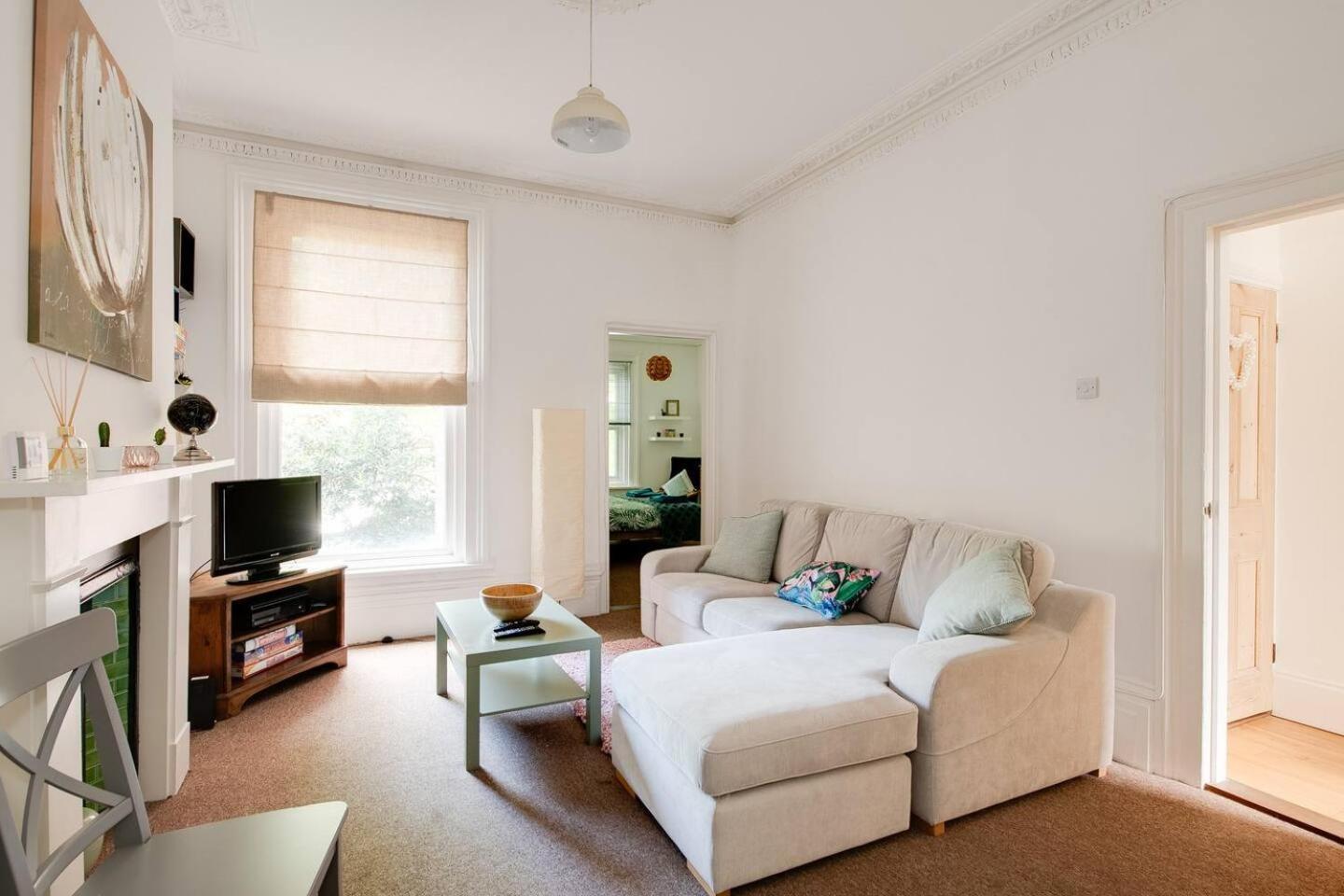 Family Friendly Flat Just Minutes From The Beach! Portsmouth Exterior photo