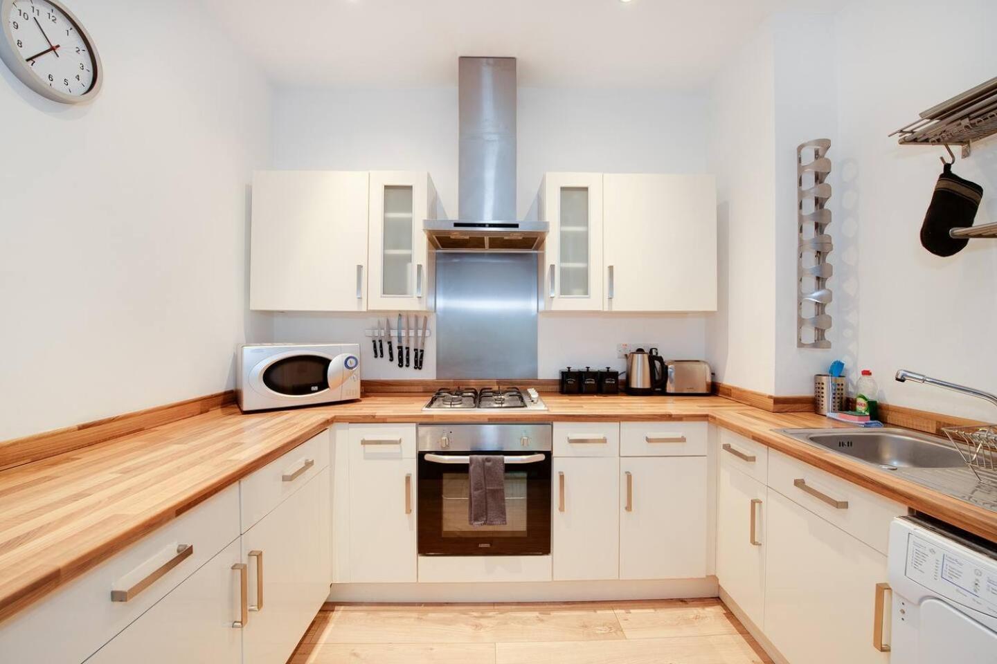 Family Friendly Flat Just Minutes From The Beach! Portsmouth Exterior photo